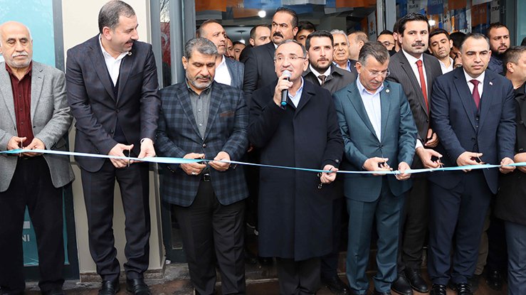 urfapusula's tweet photo. 🔴Baydilli'nin yeni seçim bürosu coşkuyla açıldı! 

https://t.co/k9HtoYUgUl 

#karaköprü #seçim #akparti #baydilli