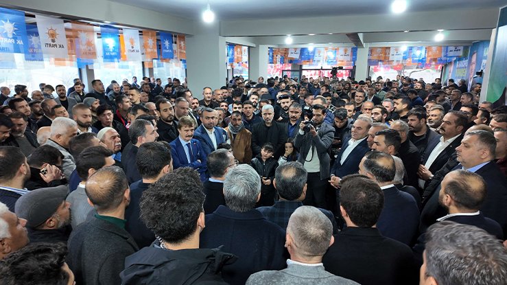 urfapusula's tweet photo. 🔴Baydilli'nin yeni seçim bürosu coşkuyla açıldı! 

https://t.co/k9HtoYUgUl 

#karaköprü #seçim #akparti #baydilli