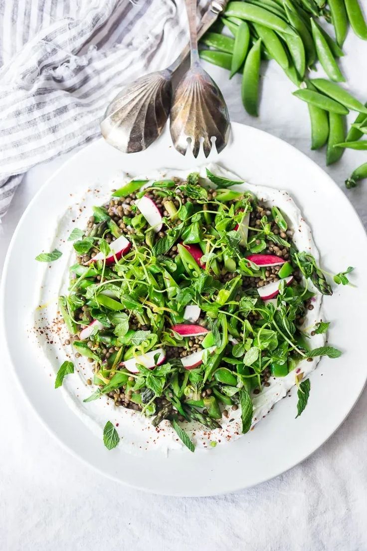 Create this delicious and healthy, spring-inspired Lentil Salad recipe. Made with vibrant spring veggies, fresh mint and lemony dressing served over optional yogurt sauce. This spring-inspired Lentil Salad is fresh and vibrant and full of flavor! Vegan… dlvr.it/T49c3r