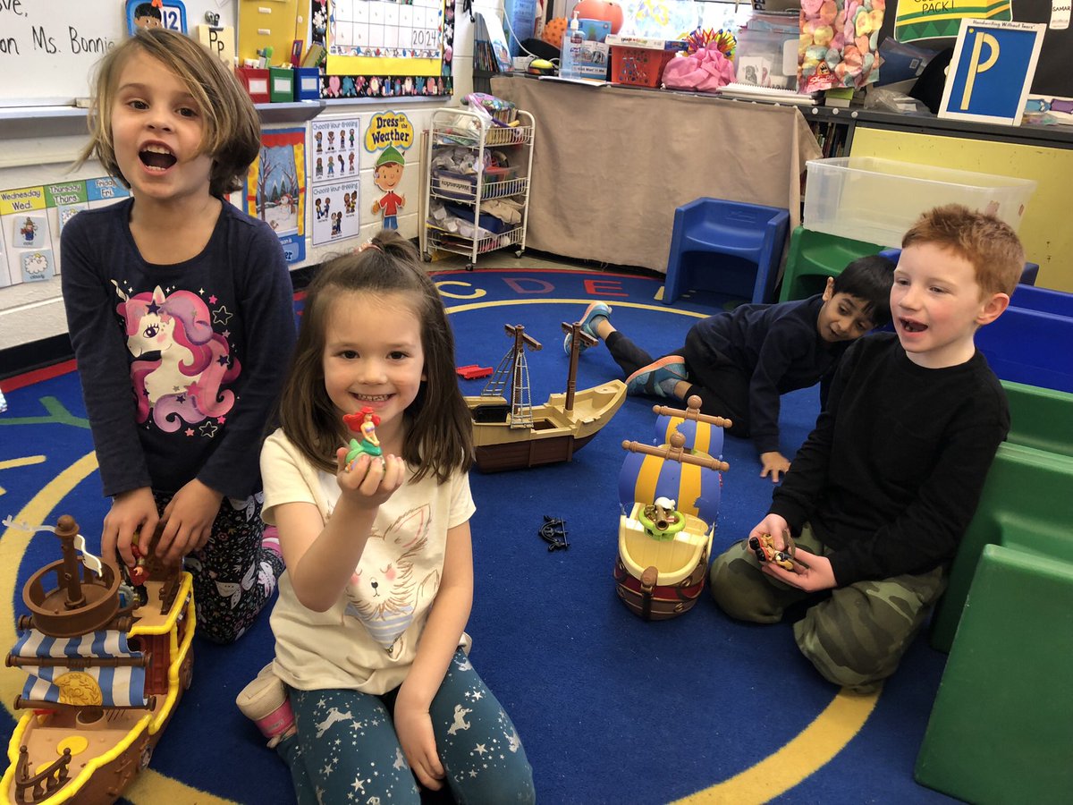 MissSharonCohen's tweet photo. P week is perfect for pirates, the pizza parlor and making patterns!!! @Dr_BethHoffman #thehopewellway, #HESPeech https://t.co/Cn5ZeM2sbt