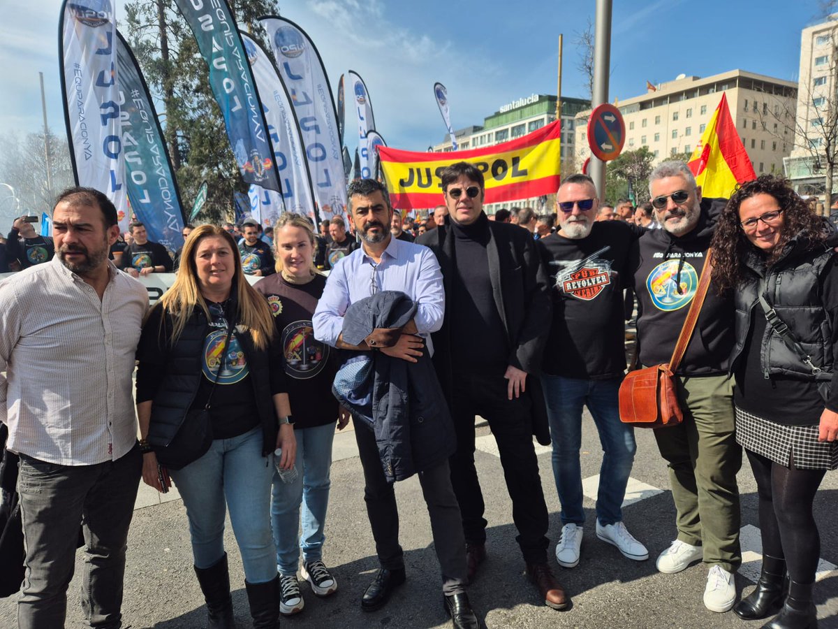 #JUCILenMADRID16M 🔴 El #CENdeJUCIL reclamando y exigiendo por todos los guardias civiles que no pudieron acudir a la manifestación, 🗣️ Por la #EquiparacionYa, una #JubilacionDigna y la #ProfesionDeRiesgo. Defendiendo SIEMPRE los principios por los que se creo #JUCIL.