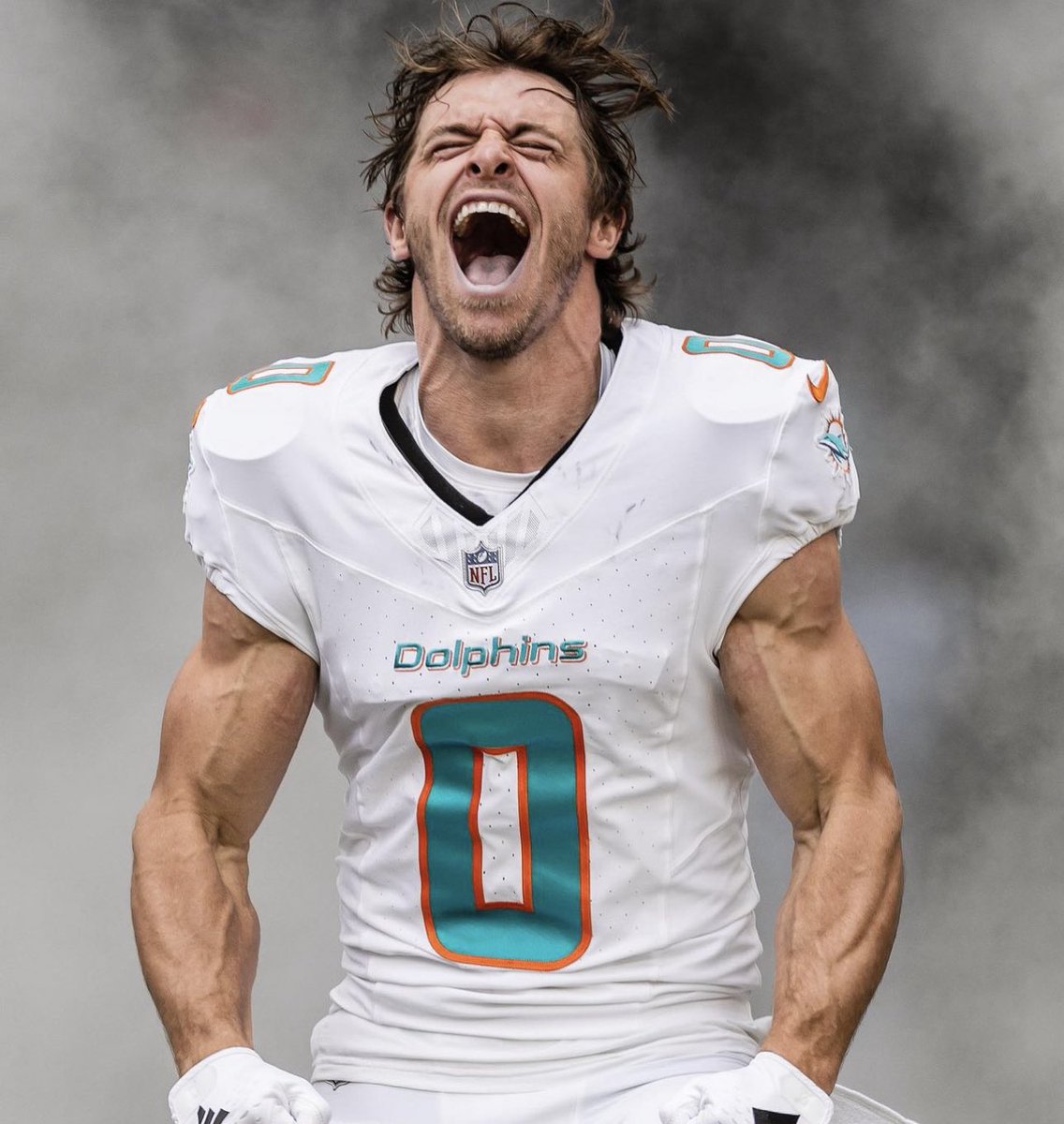 Breaking 🚨🚨🚨

Braxton Berrios is resigning with the #Dolphins on a one year deal up to 3 million. ‼️ #FinsUp