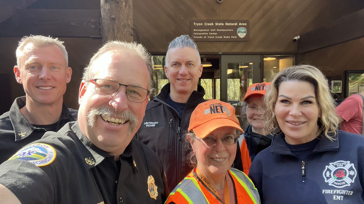 Great partnerships is what it is all about. Today we joined <a href="/PDXFire/">Portland Fire & Rescue</a> at the <a href="/TryonFriends/">FriendsofTryonCreek</a> #lovethelandcomminityaction    #wildfiresafety #firewise