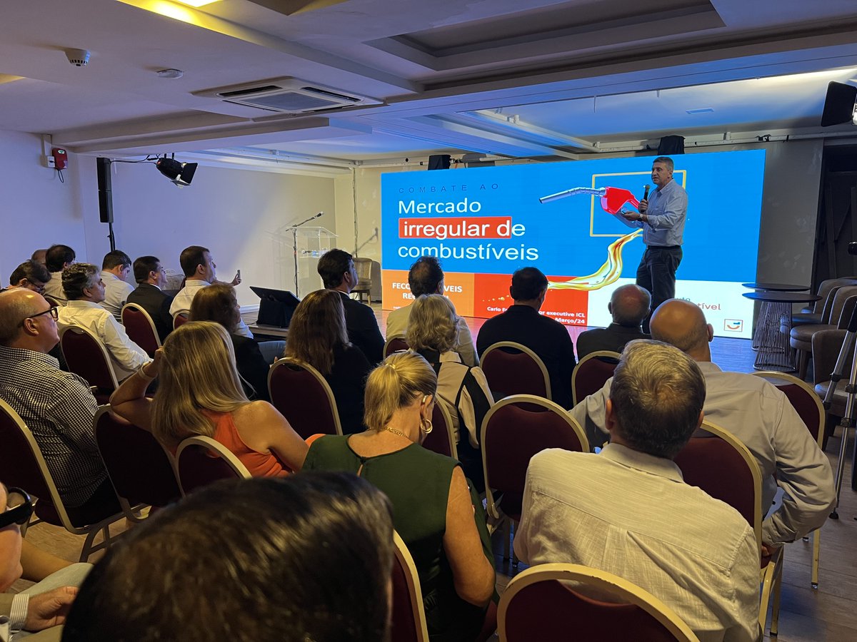 CombLegal's tweet photo. De 15 a 17 de março, o ICL participou do Encontro Sul Brasileiro de Revendedores de Combustíveis, em Santa Catarina. Diretor do ICL ressalta importância do evento para debater o combate ao mercado irregular. Veja em: https://t.co/lHkh0FOxmQ
#institutocombustívellegal https://t.co/2ovYFHzGyA