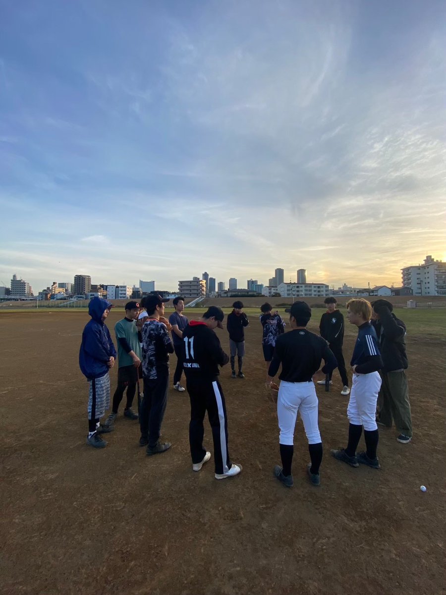 chuyans2024's tweet photo. 【平日練習】
📌曜日:水・金
📌時間:14:00～(休講期間は13:00～)
📌場所:上丸子天神町第二球場(新丸子駅から徒歩)

毎週真剣に野球に取り組んでいます‼️もちろん参加は自由です！
マネージャーもお手伝いや、時にはバッティングも⁇

→新歓グルに入りたい方はDMまで！
#春から慶應 #慶應 https://t.co/ZpzIpGr9RH