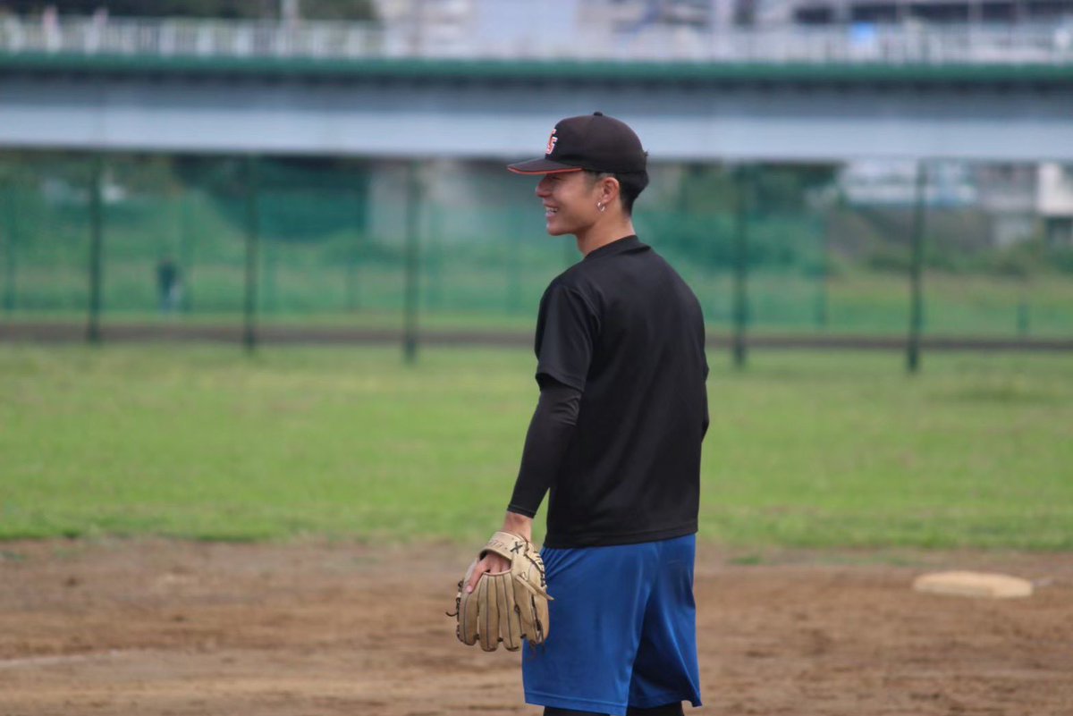 chuyans2024's tweet photo. 【平日練習】
📌曜日:水・金
📌時間:14:00～(休講期間は13:00～)
📌場所:上丸子天神町第二球場(新丸子駅から徒歩)

毎週真剣に野球に取り組んでいます‼️もちろん参加は自由です！
マネージャーもお手伝いや、時にはバッティングも⁇

→新歓グルに入りたい方はDMまで！
#春から慶應 #慶應 https://t.co/ZpzIpGr9RH