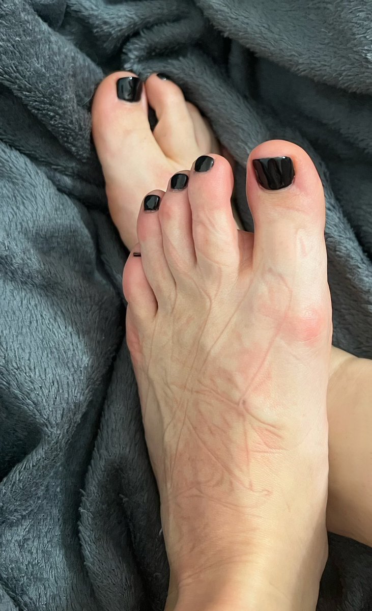 rodestx's tweet photo. Oh fuck !! I slept too much today #feet https://t.co/bR9khSlzSg
