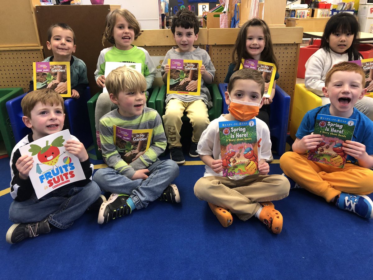 A HUGE thank you to the <a href="/HESPTO/">HESPTO</a> for the generous gift of a book from the book fair for every single child at HES!!   We are so grateful!! 
🍑❤️📖<a href="/Dr_BethHoffman/">Beth Hoffman</a> #thehopewellway, #HESPeech