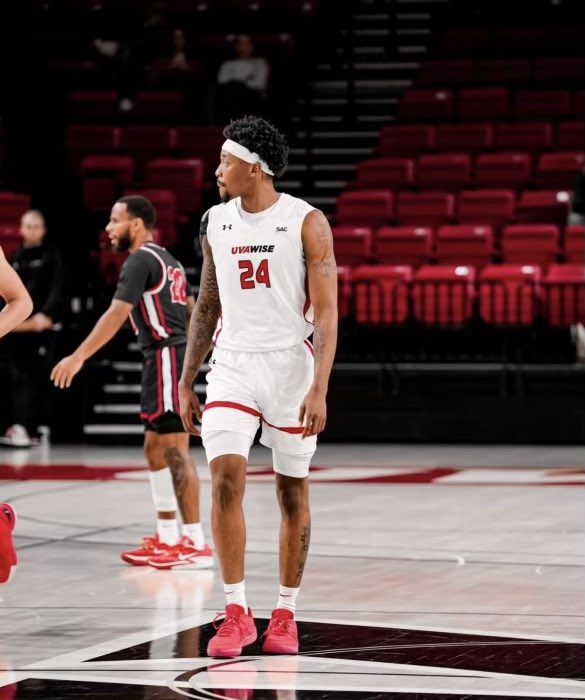 EliteBallMedia's tweet photo. Joel Pettiford is a 6’6 Forward at University of Virginia's College at Wise. The dynamic forward is a freak athlete who averaged 10.8 PPG 6.2 RPG 1.2 BPG. The Redshirt sophomore still has 2 years eligibility left and just enter the transfer portal. 🔨🔥 @JoelPettiford24 https://t.co/by08US34Sz