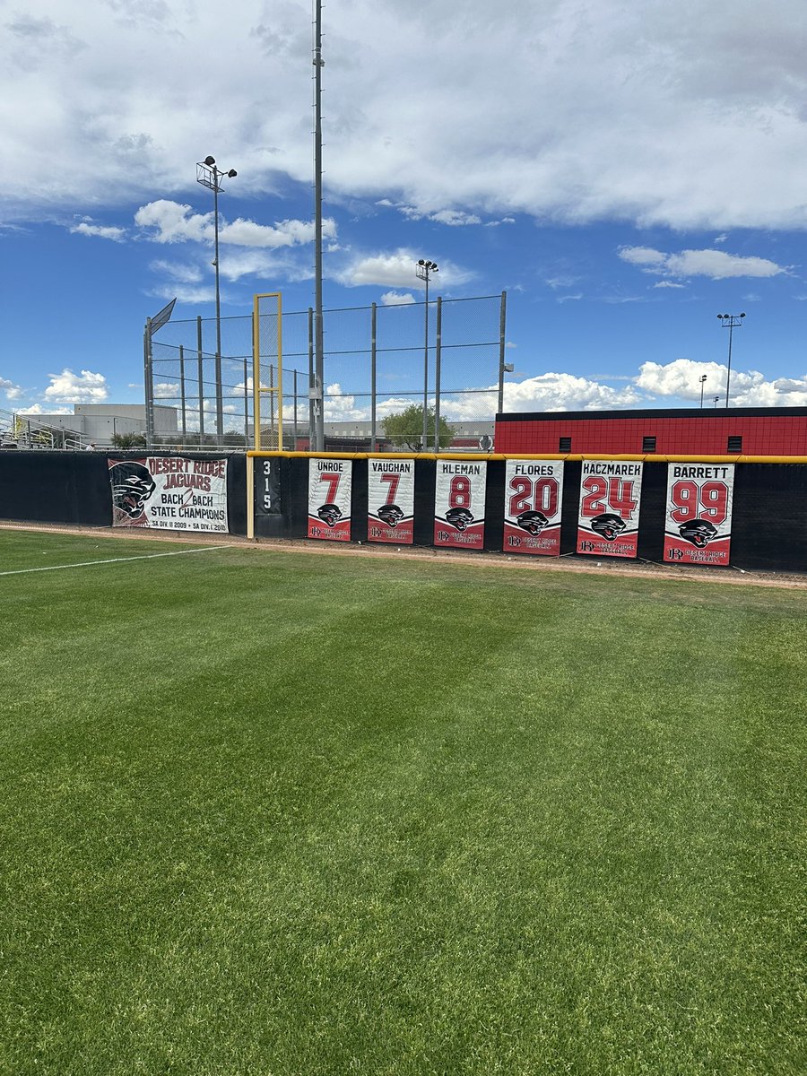 Coach_Ponce's tweet photo. 🚨 4th Annual D Ridge Wall of Fame 🚨
Stay tuned for our date for our 4th annual Desert Ridge Wall-of-Fame game!
More information on our 2 inductees coming next week!
#RidgeCommunity https://t.co/MgSJzI77YO