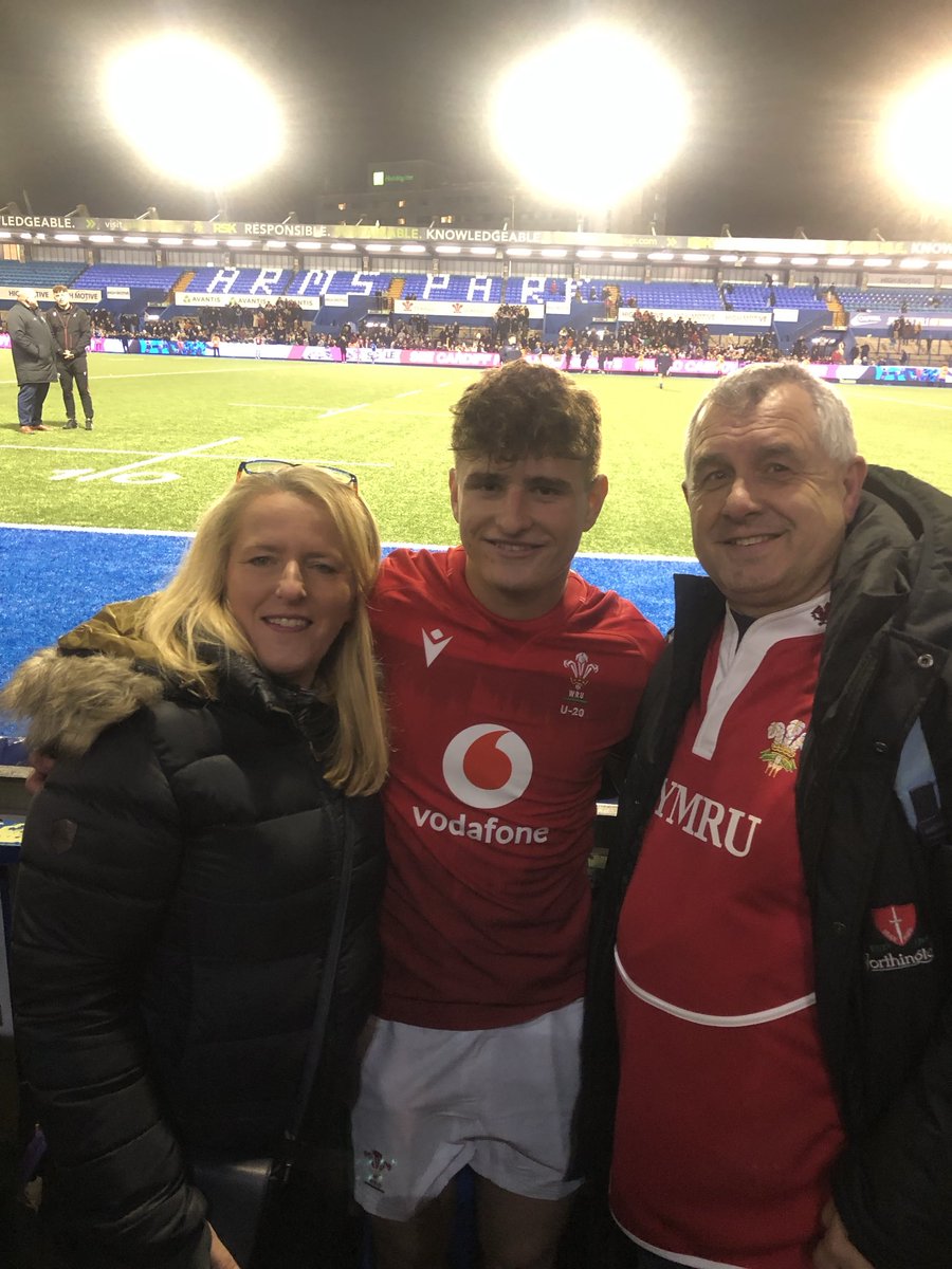 An absolute honour and privilege to watch Wales U20 vs Italy in the six nations last night. OM Ieuan Davies class of 23 Etonhurst. Fab victory 27-15. Well done Ieuan #bebrilliant ⁦@MillfieldRugby⁩