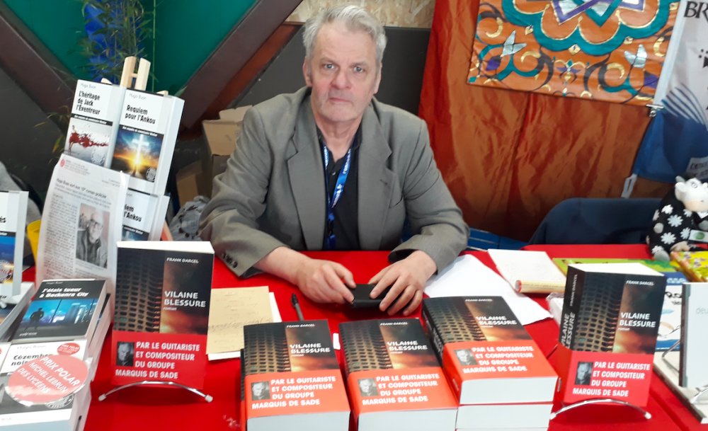 RAutrement's tweet photo. #rennes, #darcel : un "kénavo" unanime pour le rocker de Breizh https://t.co/8ZDfOTFBXv https://t.co/qlYIUw0zrG