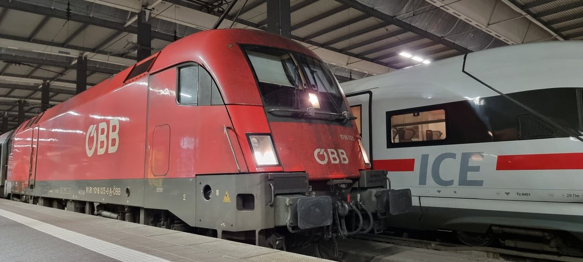 Railwaygirl2018's tweet image. What a epic day this #DispatchersOfTwitter has had🥰

✅️Legoland Germany🎢
✅️Musical locomotives🎼 
✅️ICE trains🚆 

Lets see what tomorrow has in store for me😆

Watch this space👀
#RailwayFamily #InternationalTravel #Themeparks #Trains #Germany #Travelling #RailwayTwitter