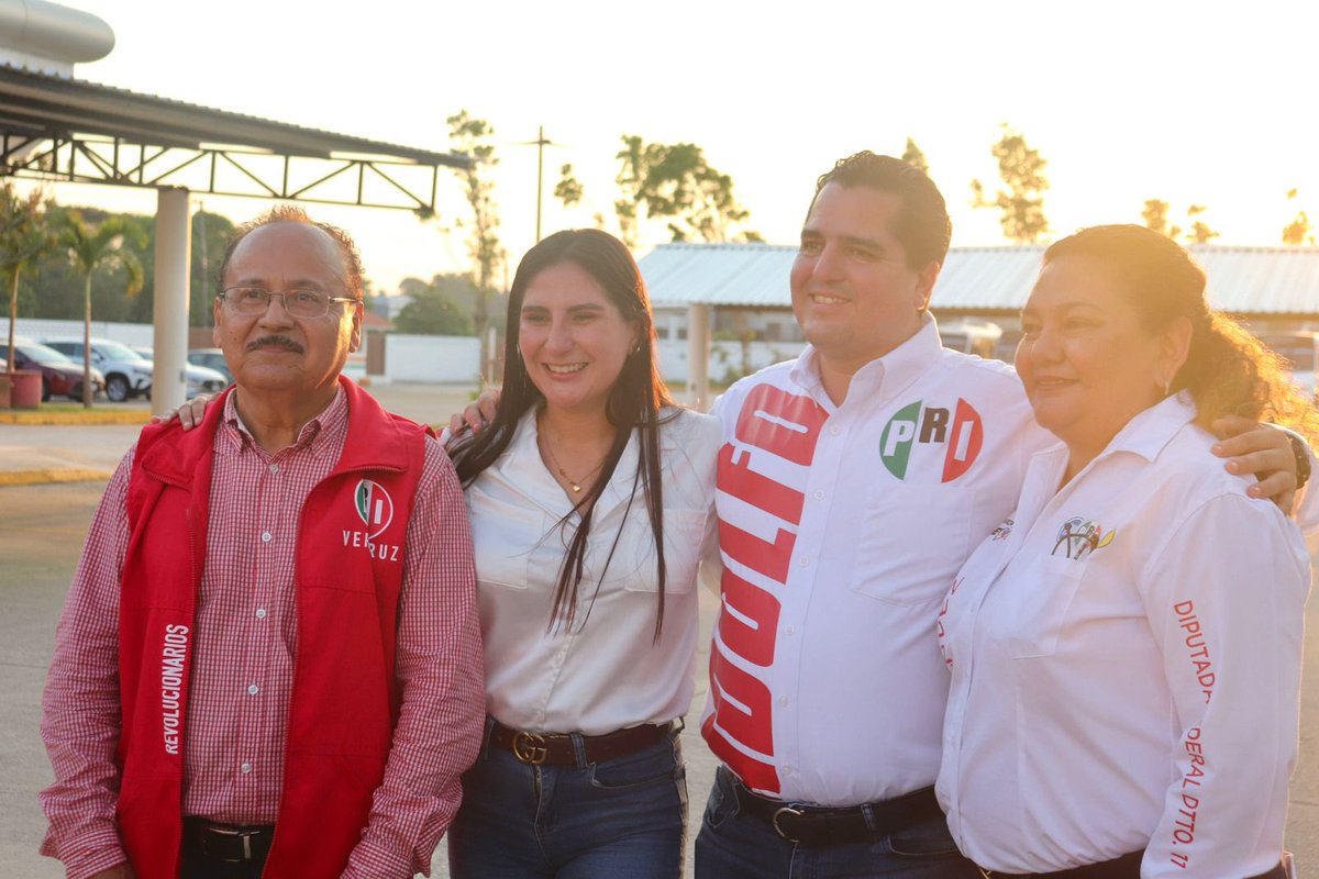 AdolfoRamirezA5's tweet photo. Por nuestra visita en el sur del estado, fue un éxito la capacitación que llevamos a cabo con nuestros compañeros militantes en #Nanchital.
Festejamos también la participación de distinguidas mujeres priistas en la toma de protesta del #OMPRI.
¡Seguimos trabajamos permanentemente, vamos con mucho impulso para que las próximas elecciones, demos los mejores resultados!