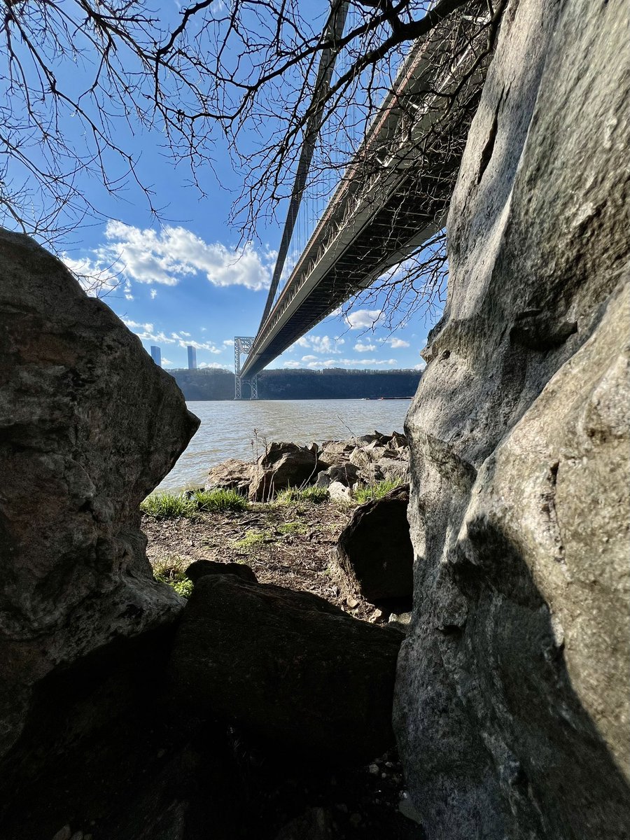 omardpal's tweet photo. The George Washington Bridge. (2 of 21)

#earlyspring #georgewashingtonbridge #NYCBridges #fortwashingtonpark #nycparks #NYCNeighborhoods #NYCViews #NYCPhotography #nyclife #nbc4ny #abc7ny #fox5ny #ny1pic #newyork_instagram #picturesofnewyork #ilovenewyork #imagesofnyc https://t.co/0wBoFIT4x6