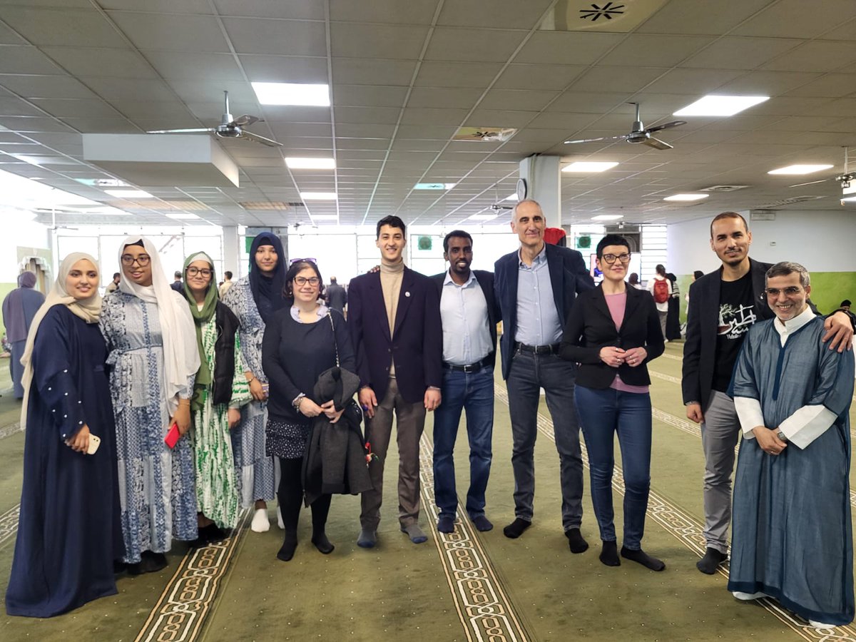 cittAgora's tweet photo. Immagini dalla Giornata delle #Moschee Aperte, alla quale hanno preso parte vari esponenti della Città di #Torino e del suo Consiglio comunale.
#ramadan @twitorino #consigliocomunale
@mg_grippo @AbdullahiAbTO @claudio_cerrato @FTresso #Islam https://t.co/U9IMO5PMPe