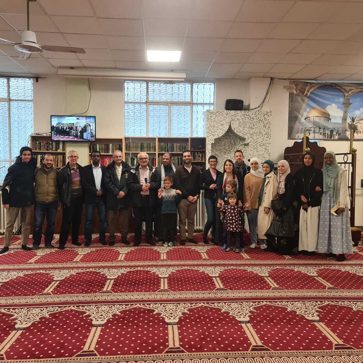 cittAgora's tweet photo. Immagini dalla Giornata delle #Moschee Aperte, alla quale hanno preso parte vari esponenti della Città di #Torino e del suo Consiglio comunale.
#ramadan @twitorino #consigliocomunale
@mg_grippo @AbdullahiAbTO @claudio_cerrato @FTresso #Islam https://t.co/U9IMO5PMPe
