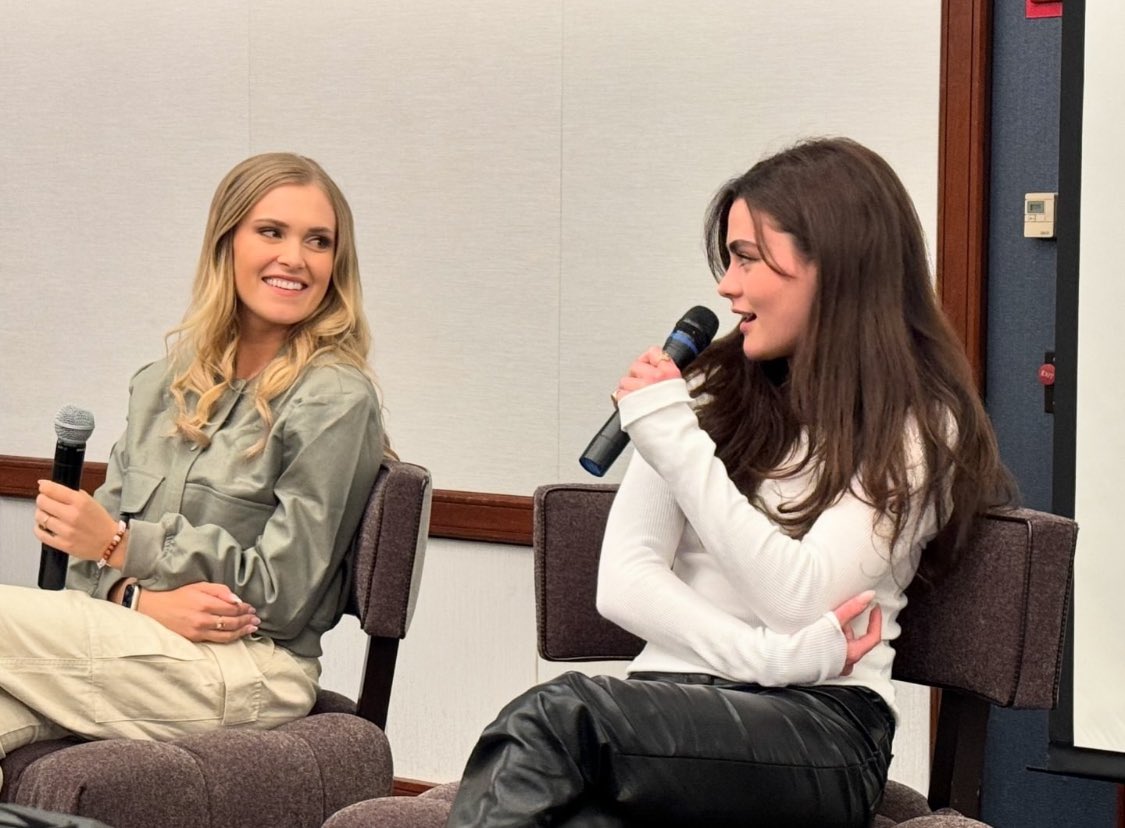 Eliza and Lola at their panel #Conageddon4