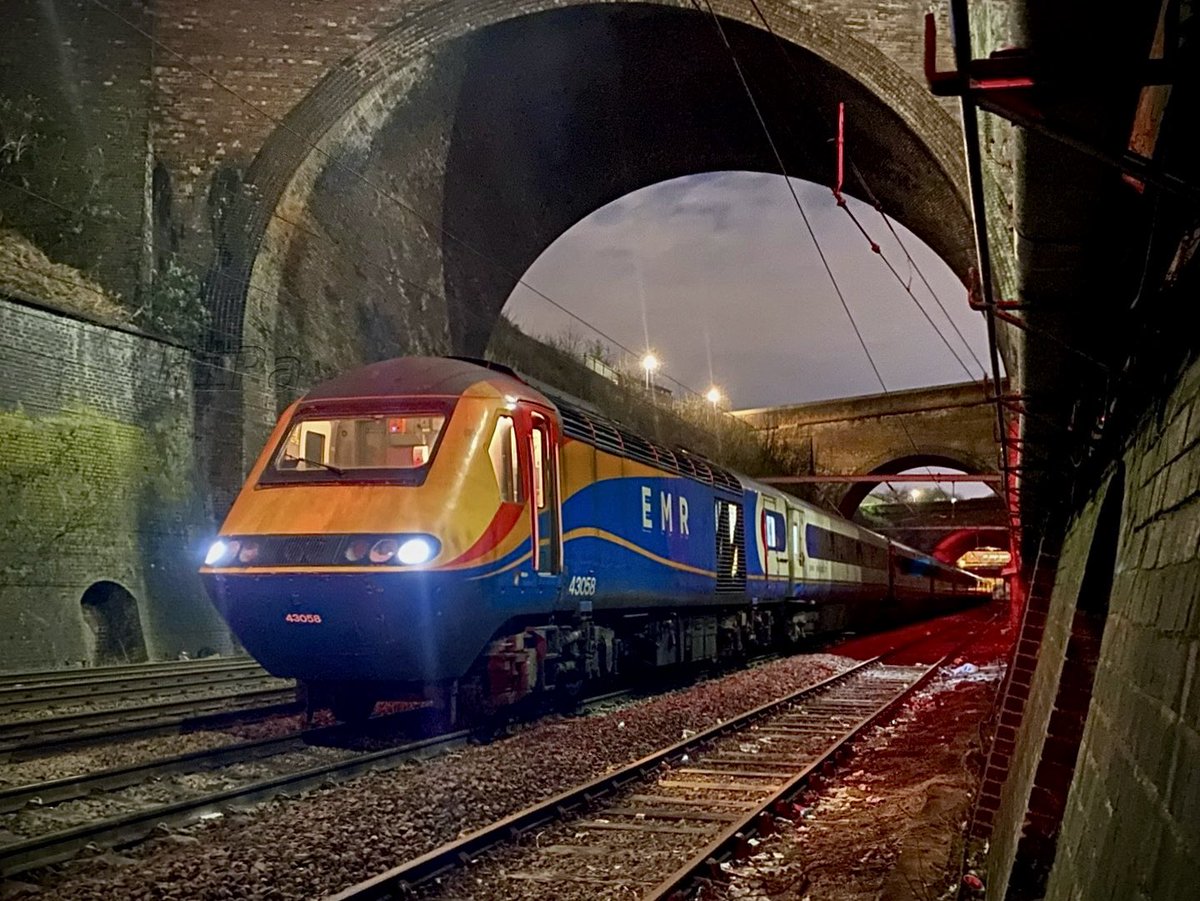 HiPa125's tweet image. #OnThisDate in 2020… 

Neville Hill-bound EMR InterCity #HST waits (&amp;amp; waits &amp;amp; waits….) on the Down Hull Goods Line