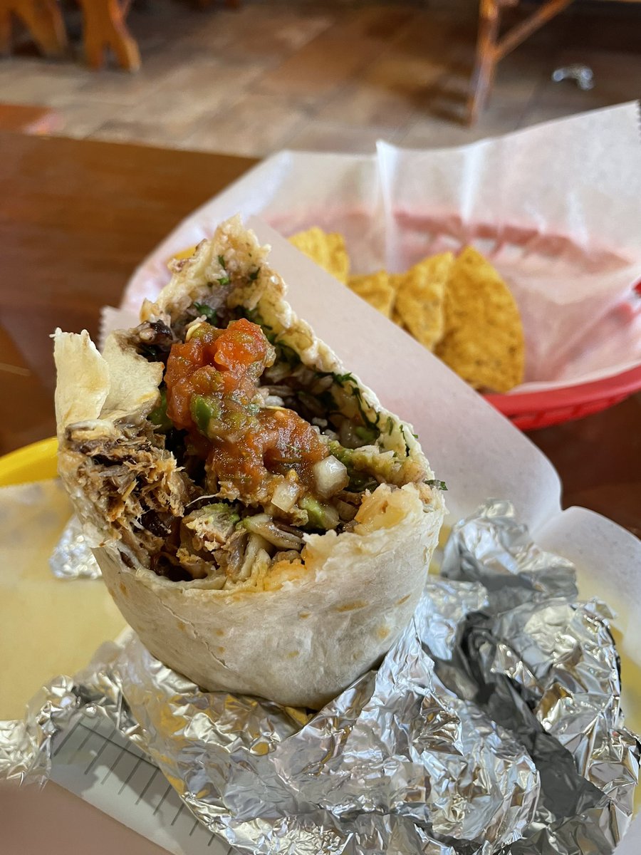 NeccoBus tweet media