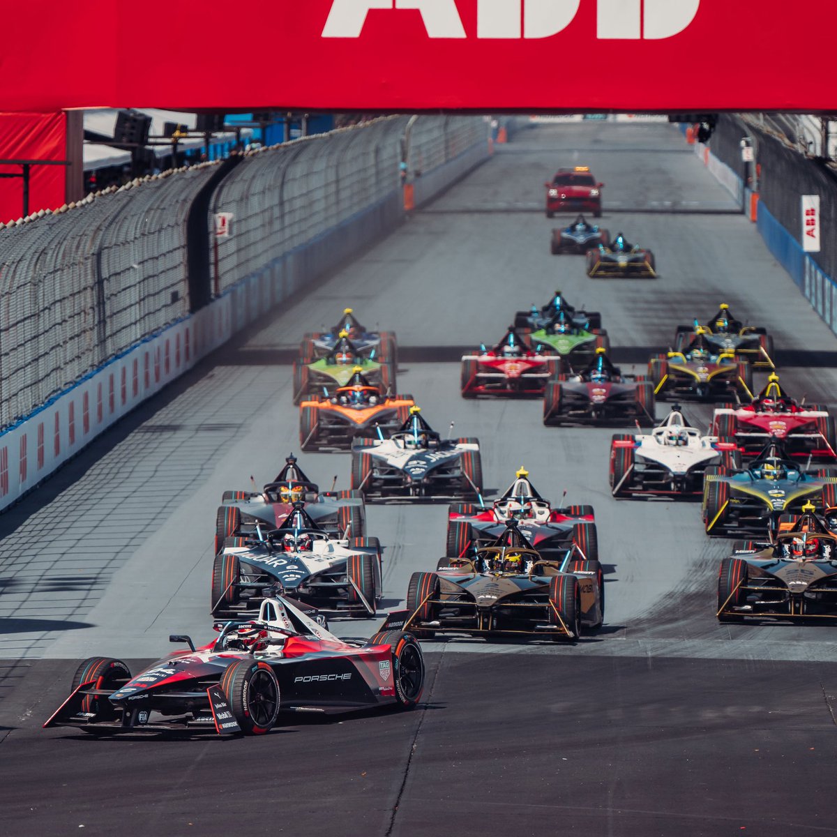MonacoIncreaseM's tweet photo. Pascal Wehrlein (TAG-Heuer Porsche) took home a fourth place after a fast and furious fourth round of the FIA Formula E Championship in São Paulo after being denied of a certain podium finish by Oliver Rowland (Nissan) right at the final corner. https://t.co/Of9jEaN35d