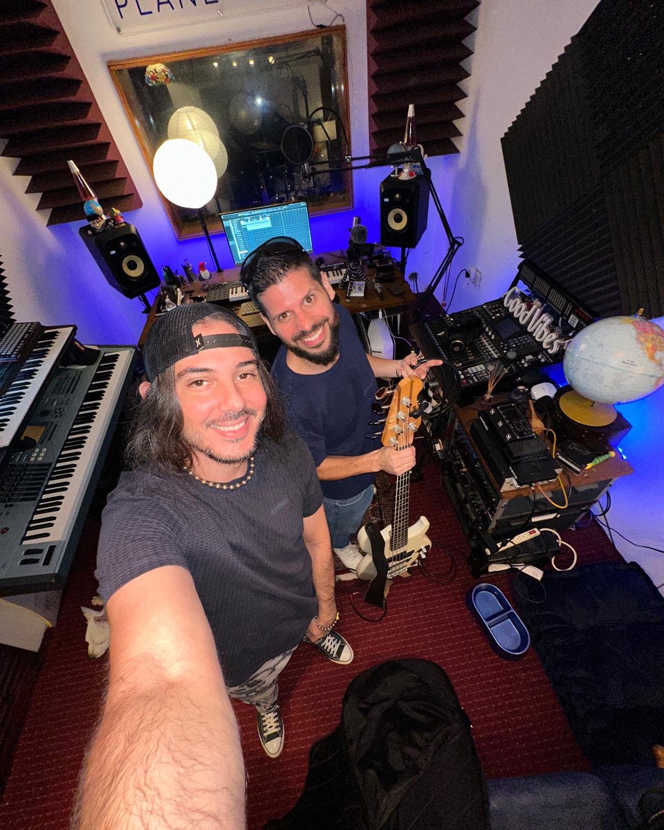 🔥🫶 Family, hoy es uno de esos días especiales que comparto de lo que me apasiona. Esta que salió hoy se llama “Meh” y la trabajé junto a seres que quiero, admiro y respeto con co. Gracias a Mike Genao de La Secta La Secta Allstar y Carlos “Toro” Ortíz de BLACK GUAYABA por