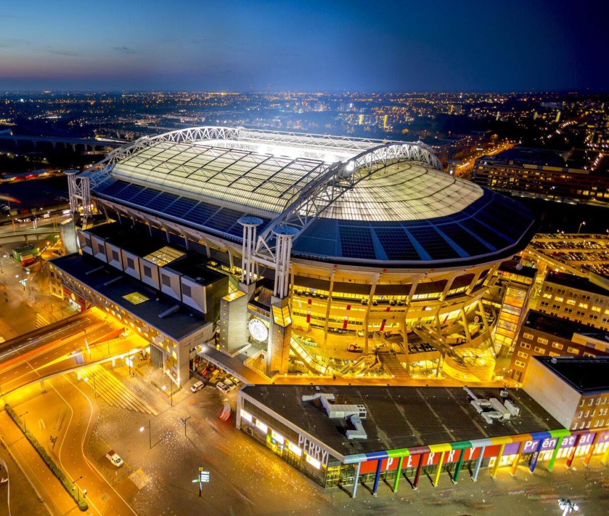 Burna Boy via his IG 
Will be shutting down the 55,000-capacity Johan Cruyff Stadium in Amsterdam, Netherlands🇳🇱🤯.
It's the official home stadium of Ajax Football Club🏟🔥.