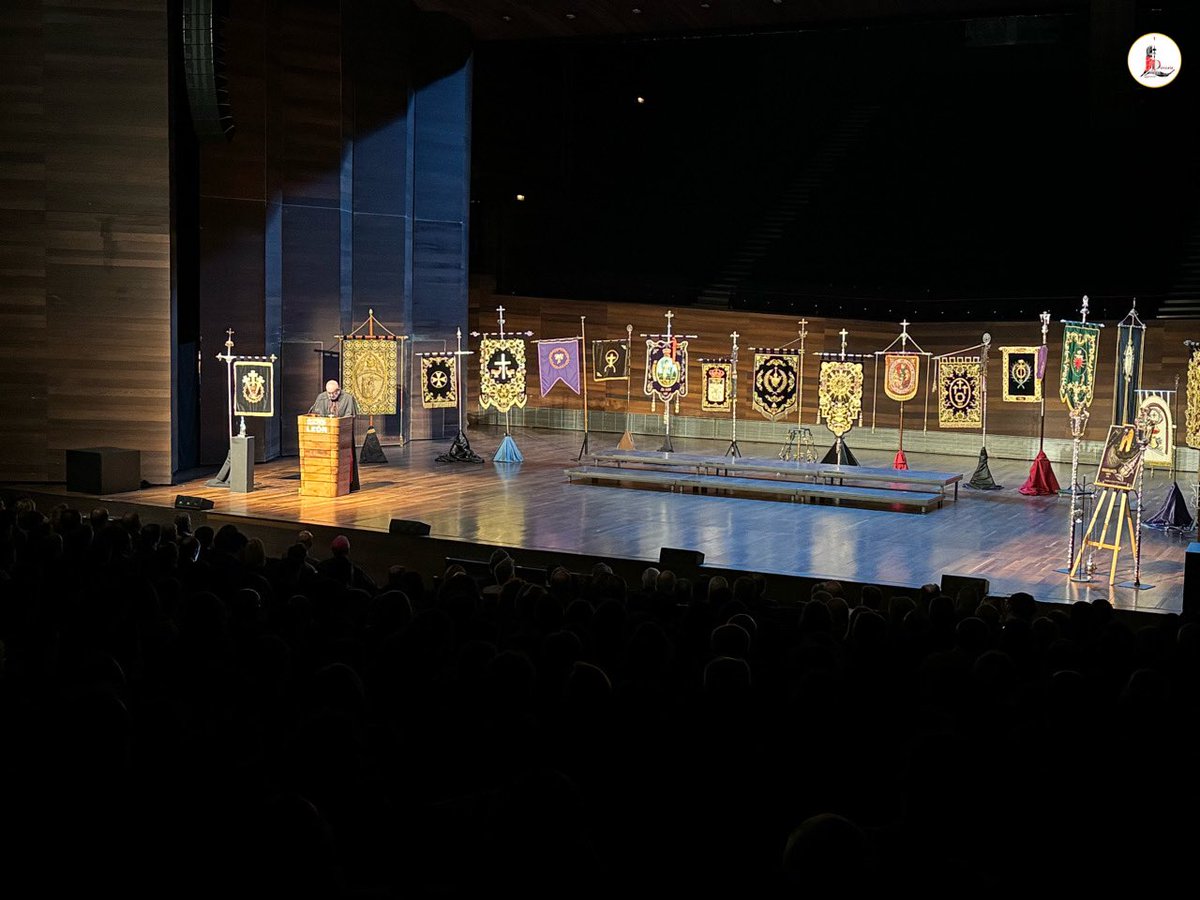 IglesiaEnLeon's tweet photo. 👉🏼 El #AuditorioCiudadDeLeón ha acogido esta tarde el 📜 #PregónOficial de la ✝️ @SSantaLeon a cargo de Mons. @jsmofm, Arzobispo de @ArchiOviedo. https://t.co/Gy50oAbew4