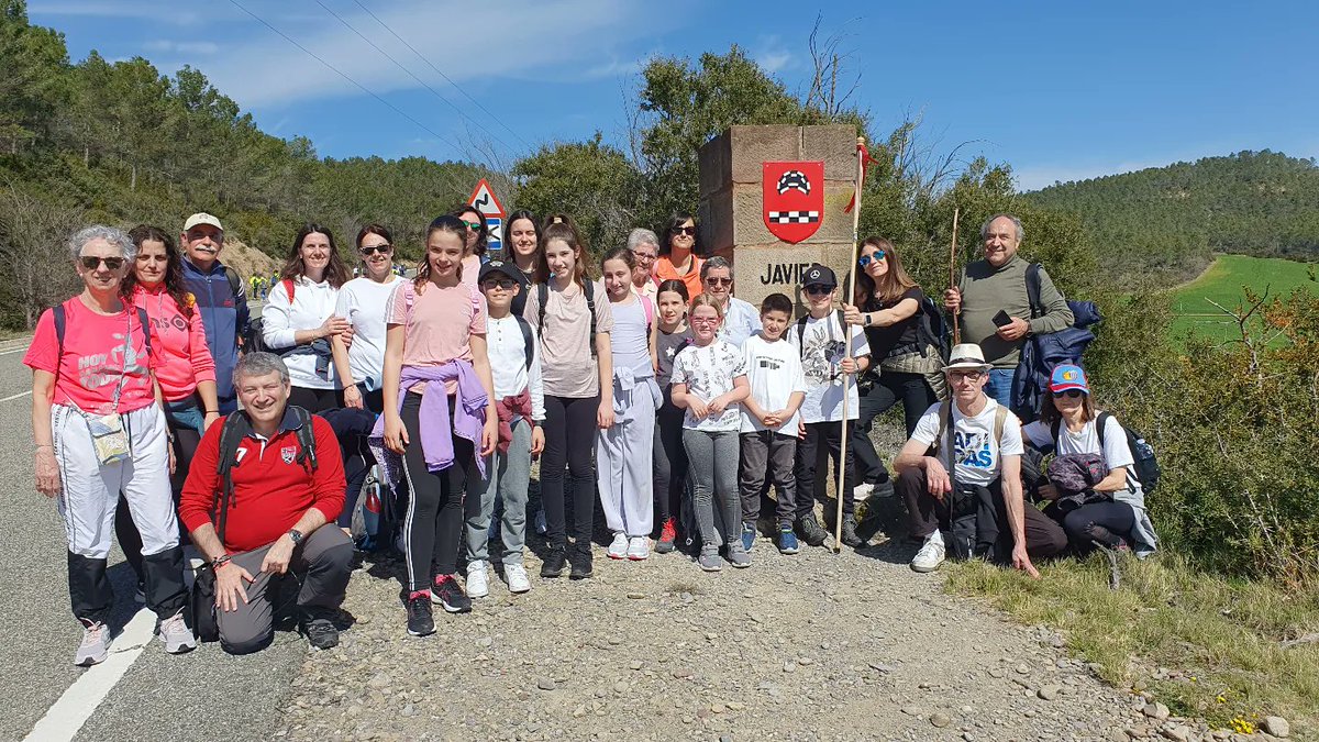 ColePaulaMontal's tweet photo. Hoy, un buen grupo formado hemos participado en @JavieradasO al #CastillodeJavier.
Que S. Francisco Javier, patrono de las Misiones, nos proteja.
@iglesiarioja @iglesianavarra
#javierada #castillodejavier #peregrinacion #escolapias #321despierta #paulamontal #logroño https://t.co/zhHXBuVW4a