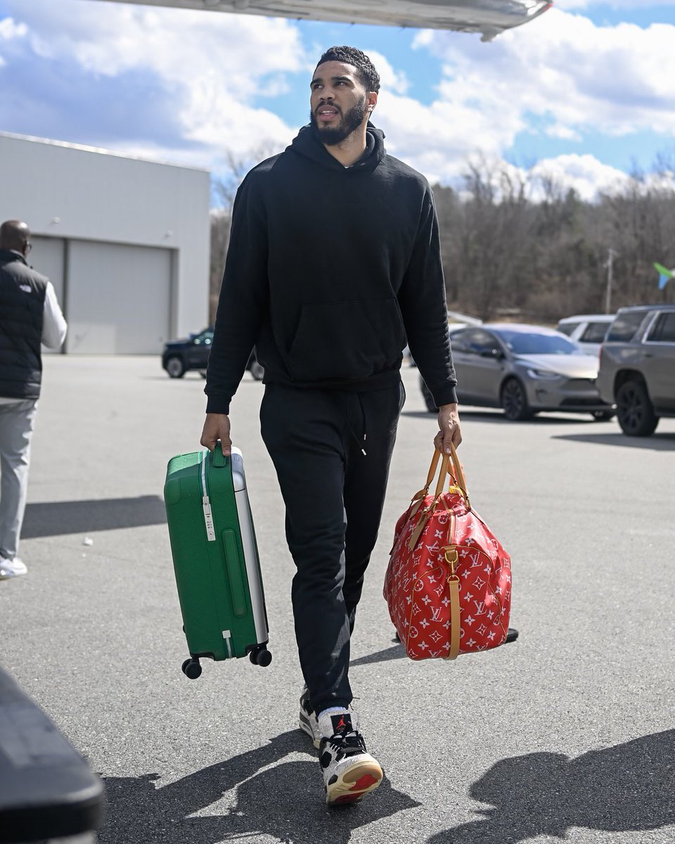 celtics's tweet photo. Quick stop to DC 🛩️ https://t.co/vnVyfBEohY