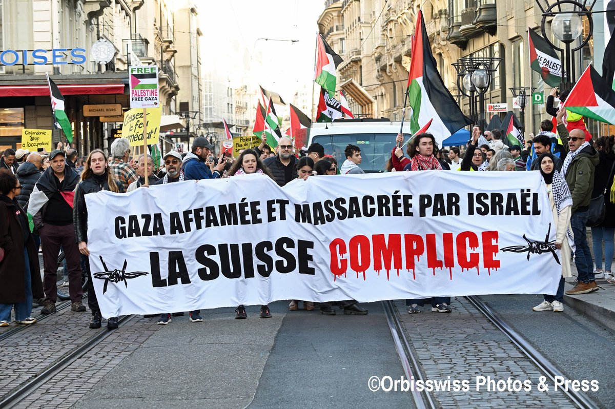 Plus de 2'000 personnes ont défilé pour la #Palestine au centre-ville de Genève 16.03.2024 : manifestants ont appelé de s’engager rapidement pour le respect du droit international humanitaire et vers le chemin pour une #Paix durable à #Gaza.