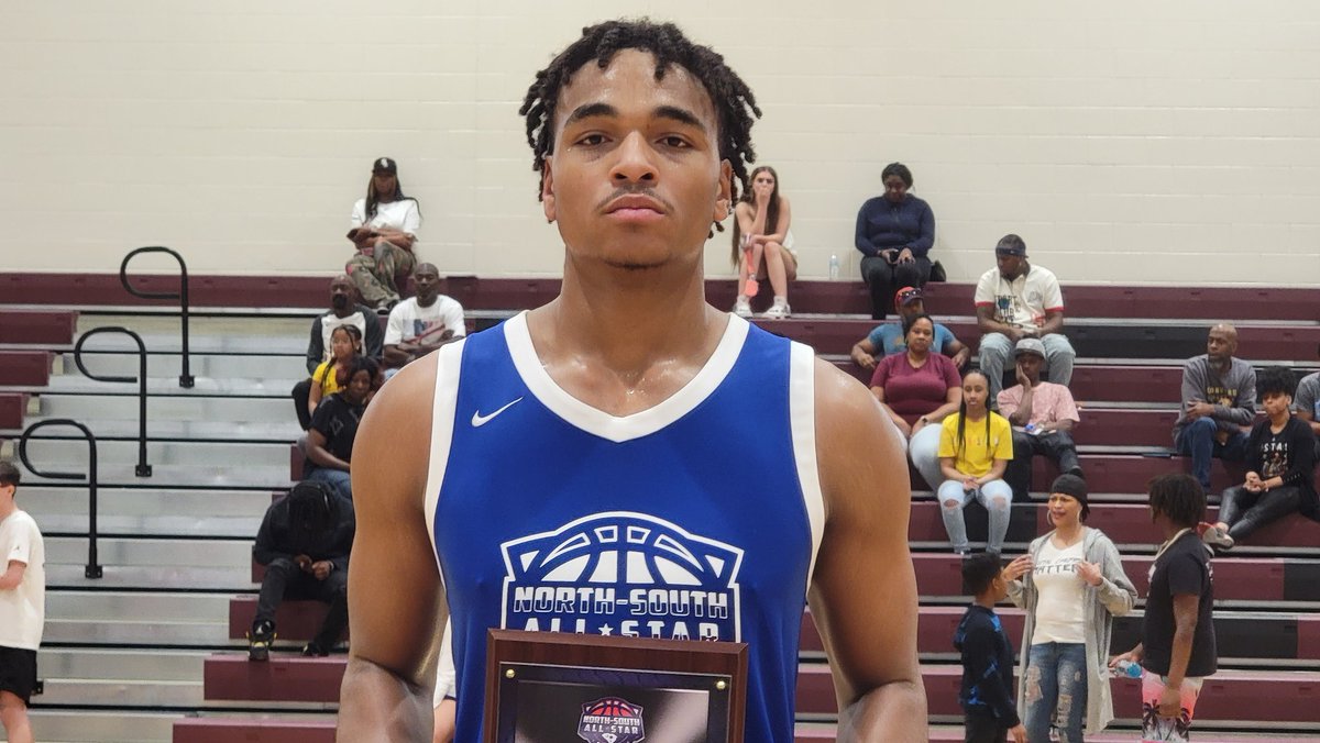 Lou Bezjak tweet media