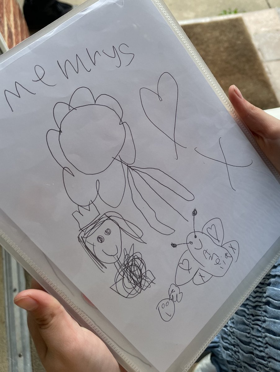 This is what the six-year old granddaughter of one of our volunteers drew today as one of her special ‘Memrys’ ❤️