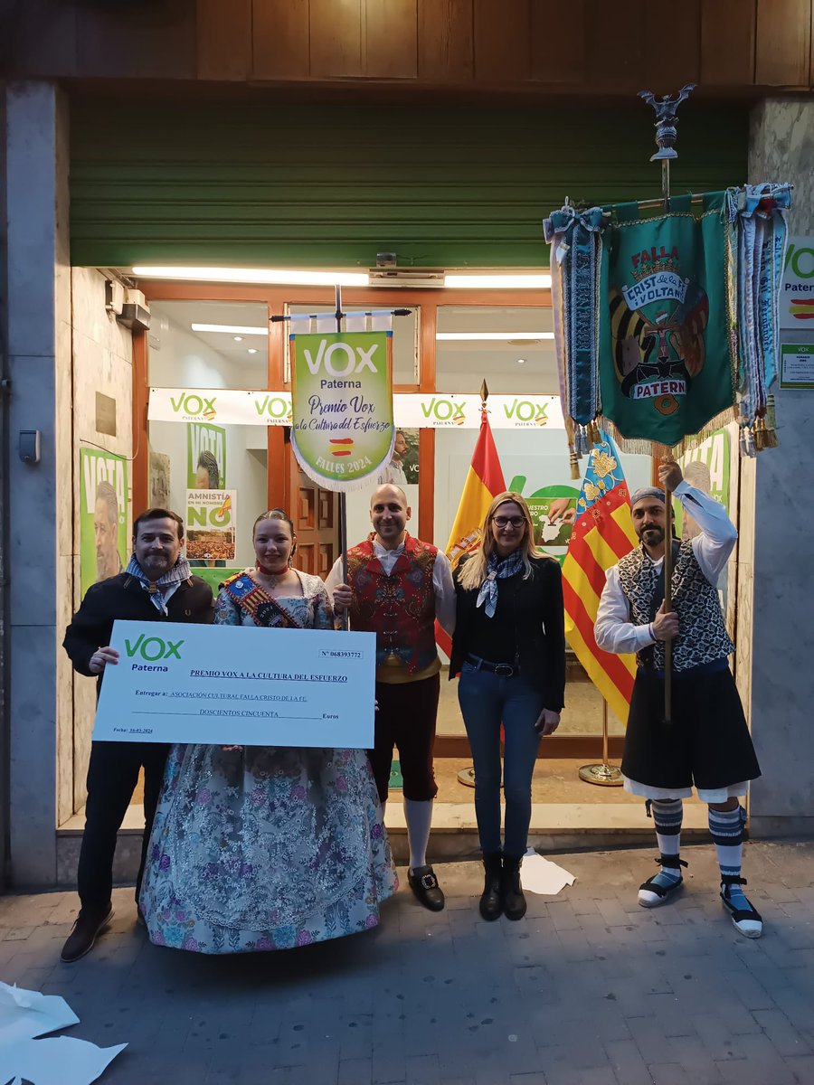 PaternaVox's tweet photo. Este año el premio Vox Paterna 2024 a la Cultura del Esfuerzo se ha otorgado a la falla Crist de la Fe i Voltans.
¡Enhorabuena!
#FemFalla #Fallas2024 https://t.co/AdWXakaeAq