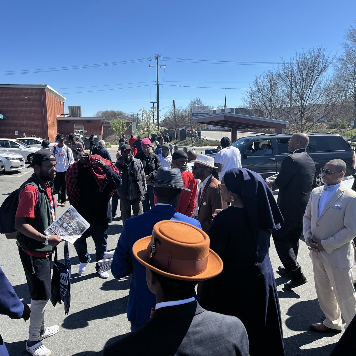ReubenMuhammad's tweet photo. (1 of 2)
#HolyQuran 76:8
“And they give food, out of love for Him, to the poor and the orphan and the captive.”
The Wonderful #MGT and #FOI of #MuhammadMosque92 MOVING OUT on the INSPIRATION and INSTRUCTIONS of The MESSIAH - The Hon. Minister @LouisFarrakhan!
#RamadanMUBARAK!! https://t.co/OULjkSSQrH