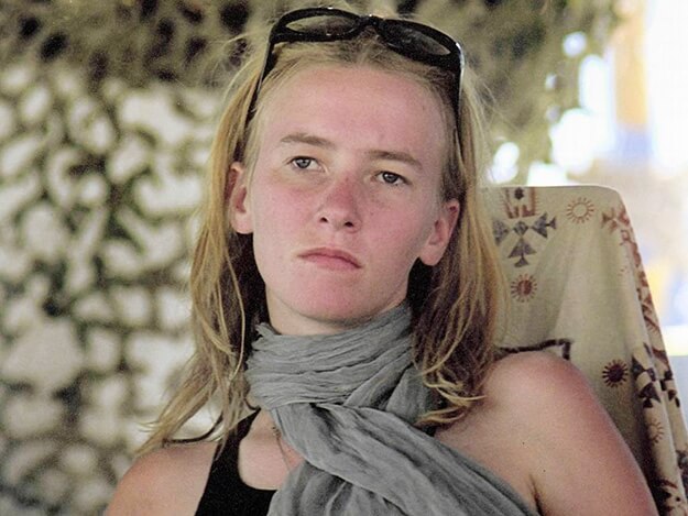 DoubleDownNews's tweet image. 21 years ago today Rachel Corrie was killed by Israel in Gaza.

A letter to Rachel’s mother dated February 27th, 2003:

"Love you. Really miss you. I have bad nightmares about tanks and bulldozers outside our house and you and me inside. Sometimes the adrenaline acts as an…