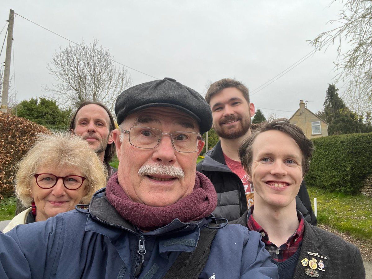 Great to have Darren Jones in Stroud today! Lots of support for Labour and @SimonforStroud in Cainscross and Chalford