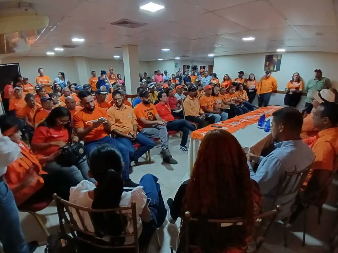VPBolivar's tweet photo. #16Mar | Asamblea municipal de activistas de carácter operativo, en nuestro municipio capital Angostura del Orinoco.

Con la presencia de parte de la Dirección Nacional y Equipo Regional de Voluntad Popular. https://t.co/MtrrxL0lA3