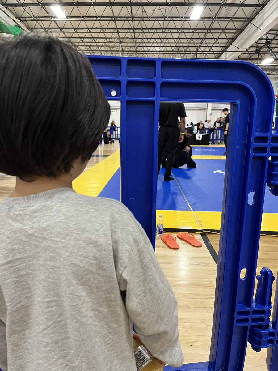 Our little’s first jiu jitsu tourney as a spectator was a blast. He knew lots of moves and asked if we can train at home later 🥺 ❤️