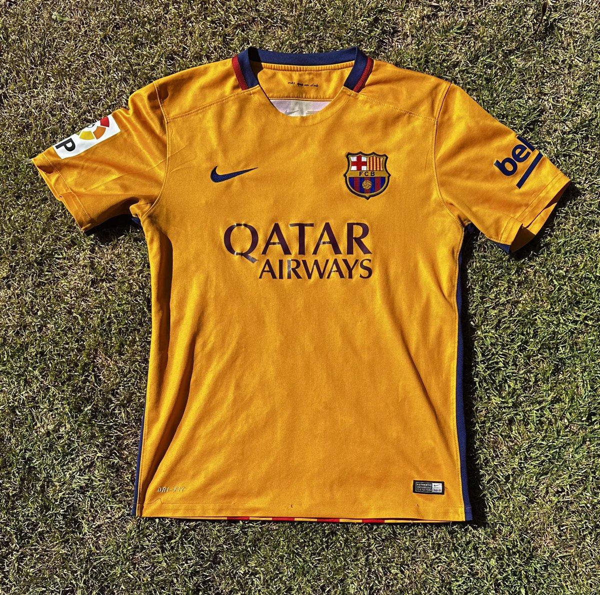 AlvarezGaribay's tweet photo. Llegó la hora de presumir!!!!! 😎
Gracias a mi cuasisobrino Mateo González voy a sumar este jersey a mi colección:
⚽️ #JeremyMathieu
🏟️ @FCBarcelona
📆 2015-2016 https://t.co/P4f6x4Jkdp