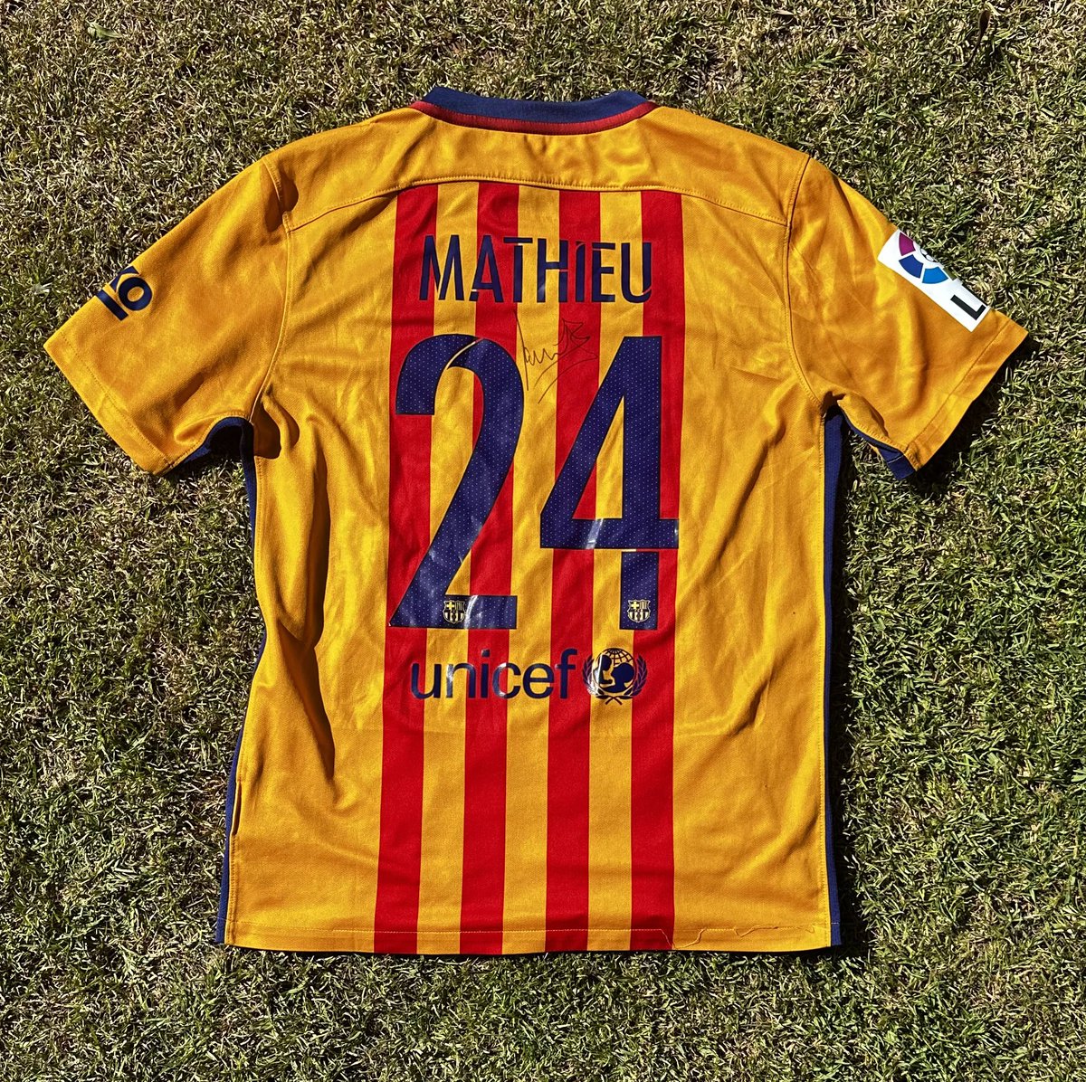 AlvarezGaribay's tweet photo. Llegó la hora de presumir!!!!! 😎
Gracias a mi cuasisobrino Mateo González voy a sumar este jersey a mi colección:
⚽️ #JeremyMathieu
🏟️ @FCBarcelona
📆 2015-2016 https://t.co/P4f6x4Jkdp