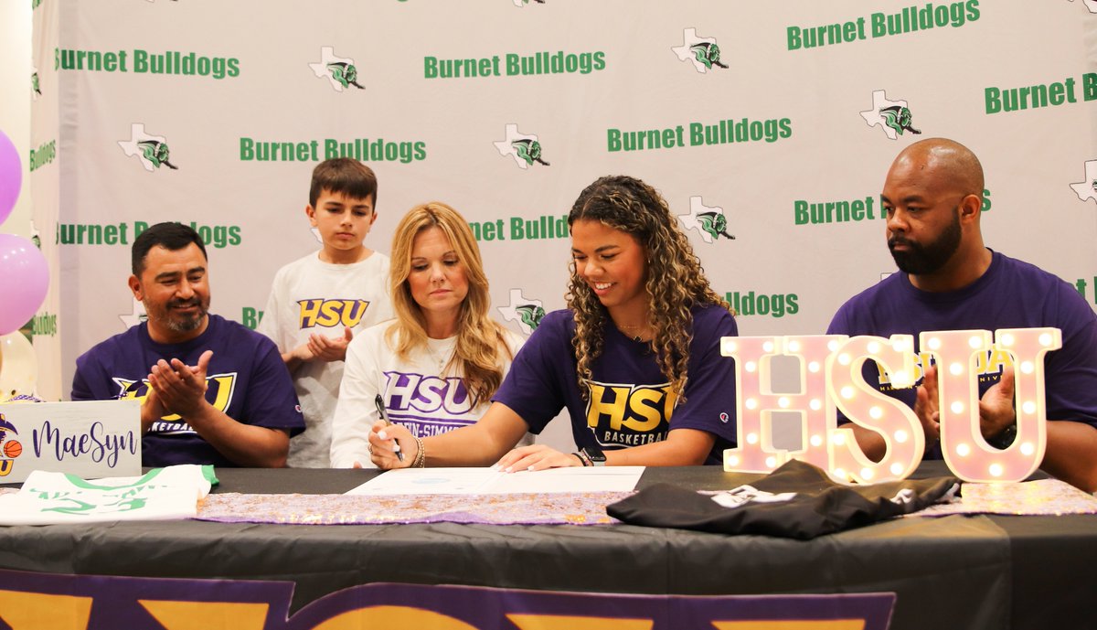 fierrojennifer's tweet photo. Congrats to @burnetcisd @burnetathletics @MaeSynGay on signing her NLI to @cowgirl_bball!!!
Photos by @luedeckephotog1
https://t.co/mrxZtvIPtY
#LadyDawgs #GODAWGS #DAWGS #Burnettx #burnetcountytx #cowgirls #HSU #TheBroadPodcaster #TexasChalkTalk #UIL #UILbasketball #UILhoops https://t.co/oUwfkMr1cV