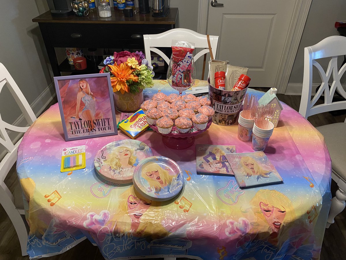 Kristal_Stems's tweet photo. Let the BirthTAY festivities begin :):):) let’s GOOO! https://t.co/V0JyWOtymv