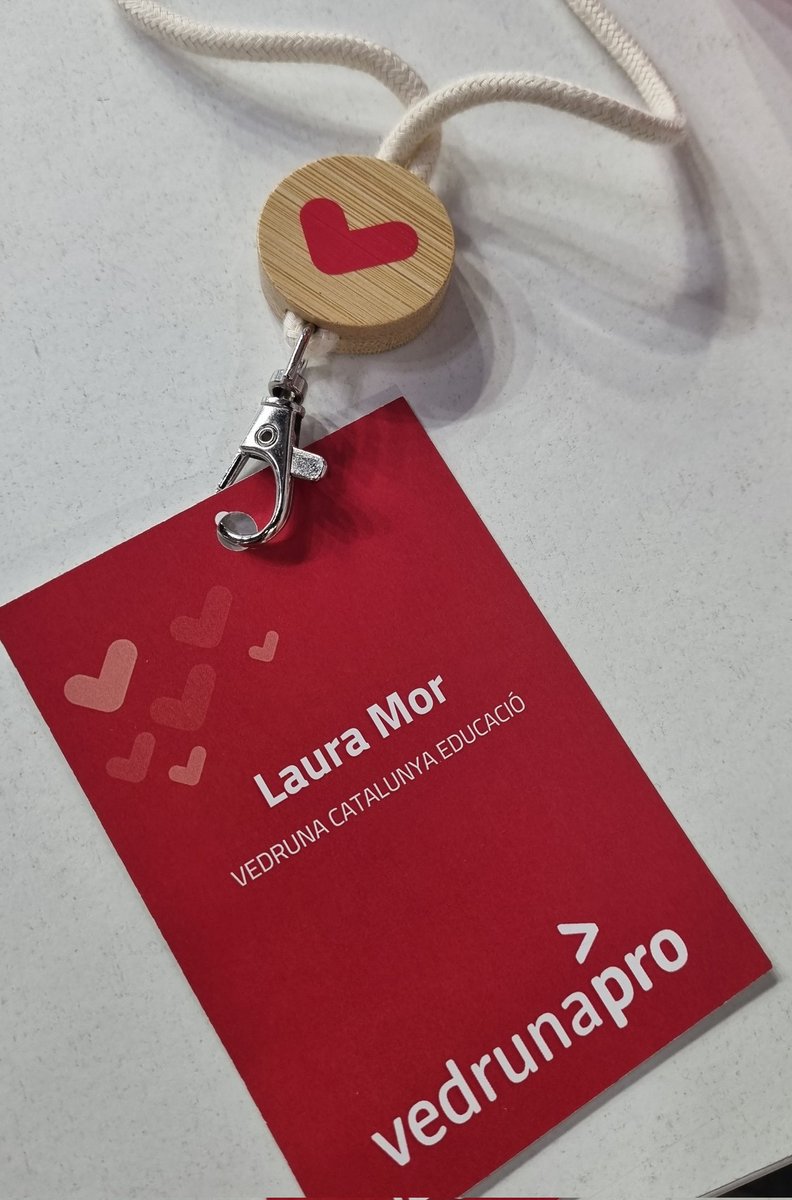 laurapiula's tweet photo. Que l'escola sigui sempre espai per a orientar els joves i brindar-los noves oportunitats #VedrunaPro https://t.co/NTNNFtts42