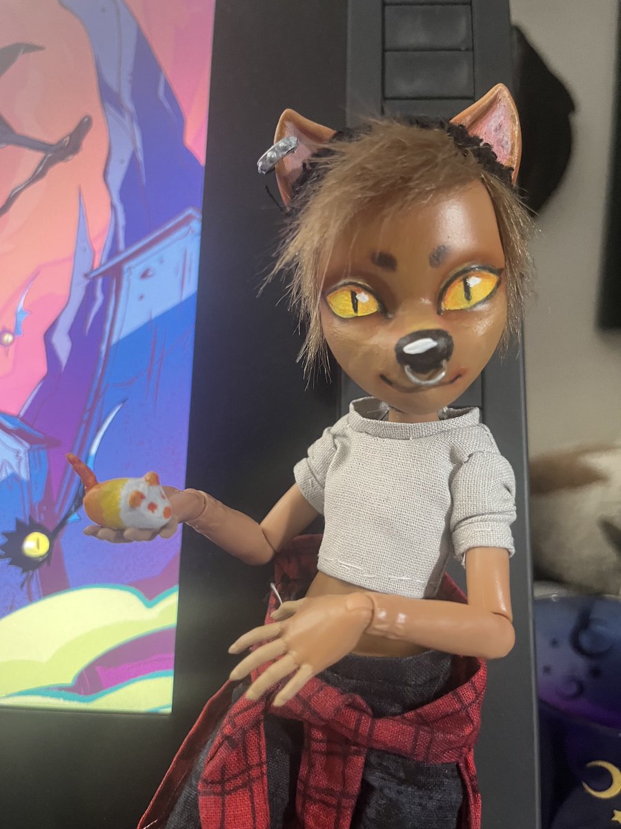 Tail needs to be attached, but otherwise this took me about three weeks on and off. Thank you to the free Clawdeen doll I got from work and a long hiatus for making this possible. Originally I just wanted to see if I could do this, but think I've unlocked a new niche hobby oops.