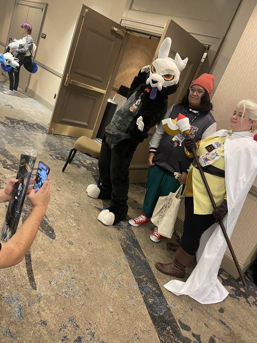 wolfstar130225's tweet photo. Having a blast at #TFF2024 and got to meet #titan king himself
#owlhouse #king #LuzNoceda #hunter #Ourhousepanel https://t.co/lr02yF8ity