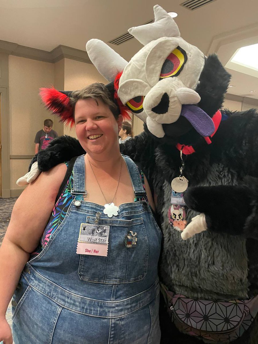 wolfstar130225's tweet photo. Having a blast at #TFF2024 and got to meet #titan king himself
#owlhouse #king #LuzNoceda #hunter #Ourhousepanel https://t.co/lr02yF8ity