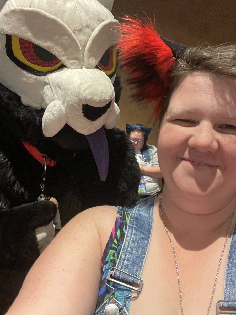 wolfstar130225's tweet photo. Having a blast at #TFF2024 and got to meet #titan king himself
#owlhouse #king #LuzNoceda #hunter #Ourhousepanel https://t.co/lr02yF8ity