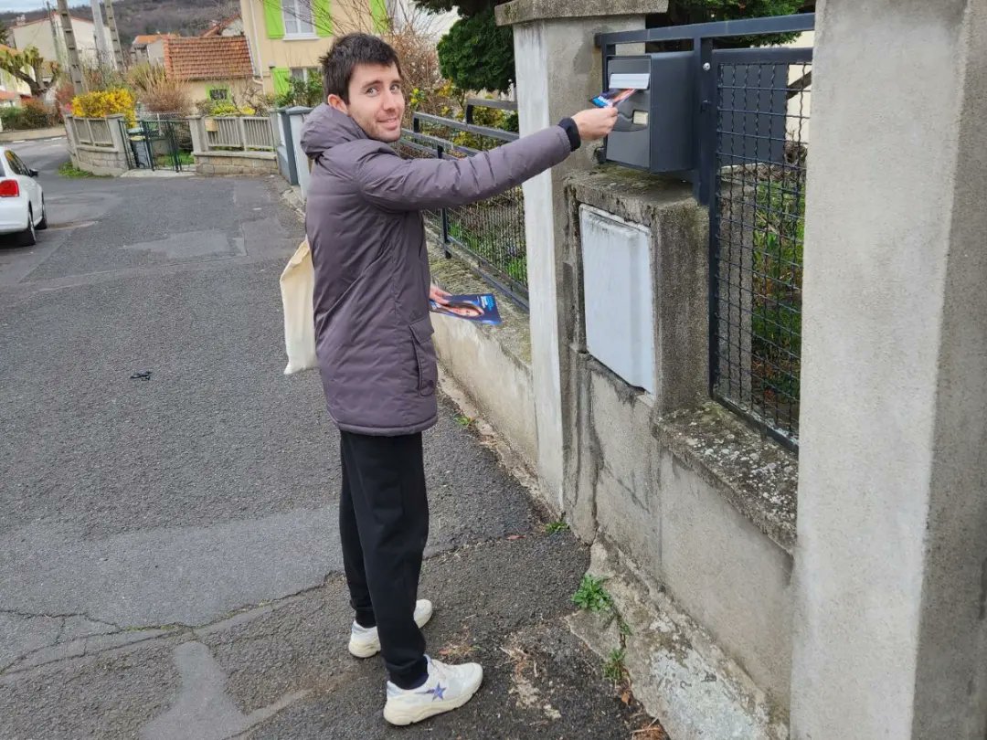 Parce que le 9 juin nous avons @BesoindEurope, nous étions mobilisés aujourd'hui pour #PorterlEurope à Aubière et soutenir notre tête de liste <a href="/ValerieHayer/">Valérie Hayer</a> 🇪🇺

Merci M. le Député européen <a href="/Guy_Lvt/">Guy Lavocat</a> d'avoir été à nos côtés pour le lancement de cette campagne !