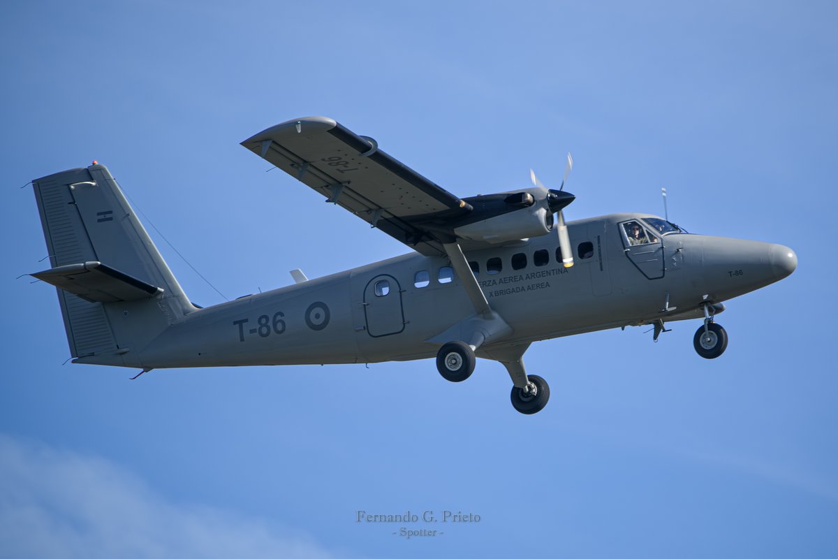 DHC-6 200 Twin Otter T-86 @FuerzaAerea_Arg 😎✈️📷🇦🇷
#FuerzaAerea #TwinOtter #DeHavillandCanada #avgeek #AviacionMilitar #Nikon #Sigma